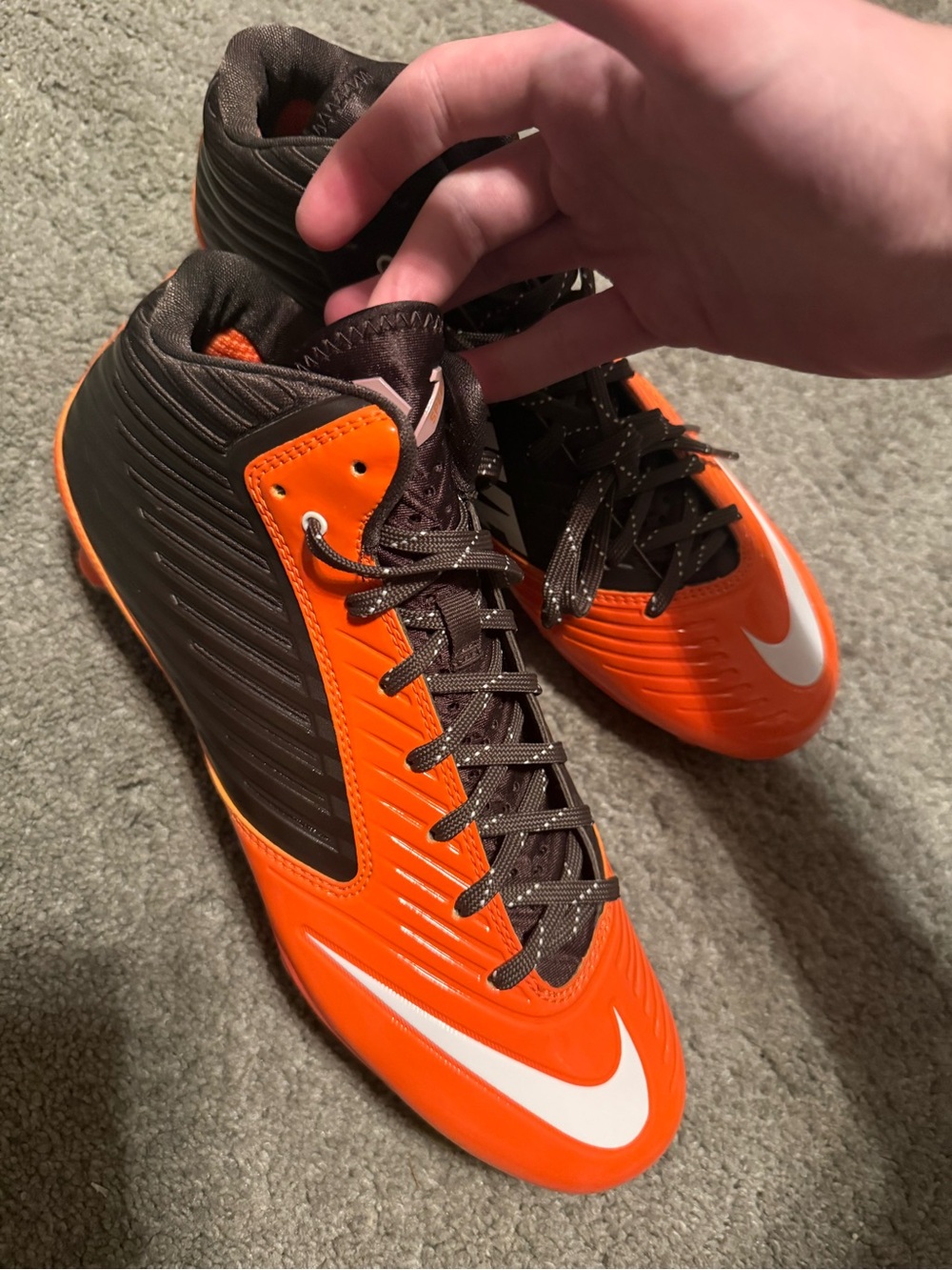 Nike Men’s Orange & Brown Athletic Soccer Cleats